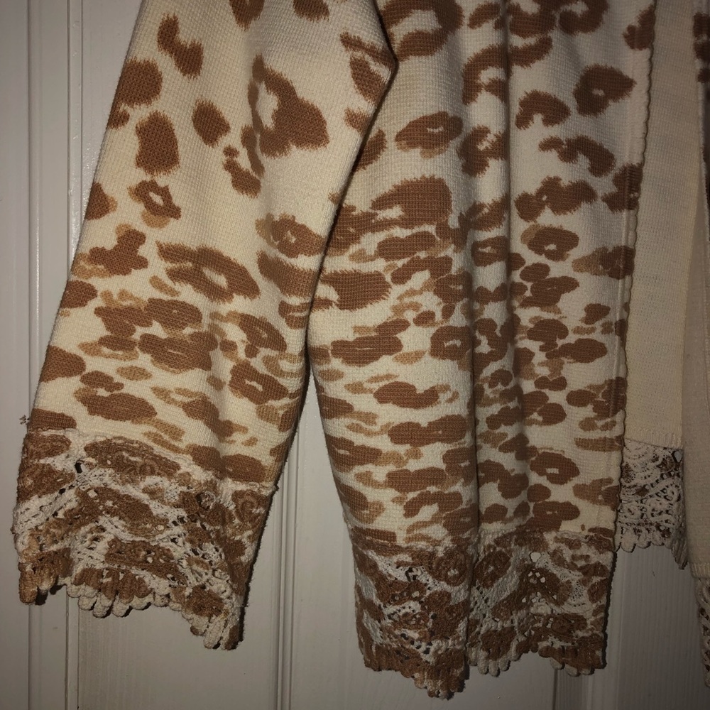 Chicos size 2 animal print cardigan - Picture 3 of 4